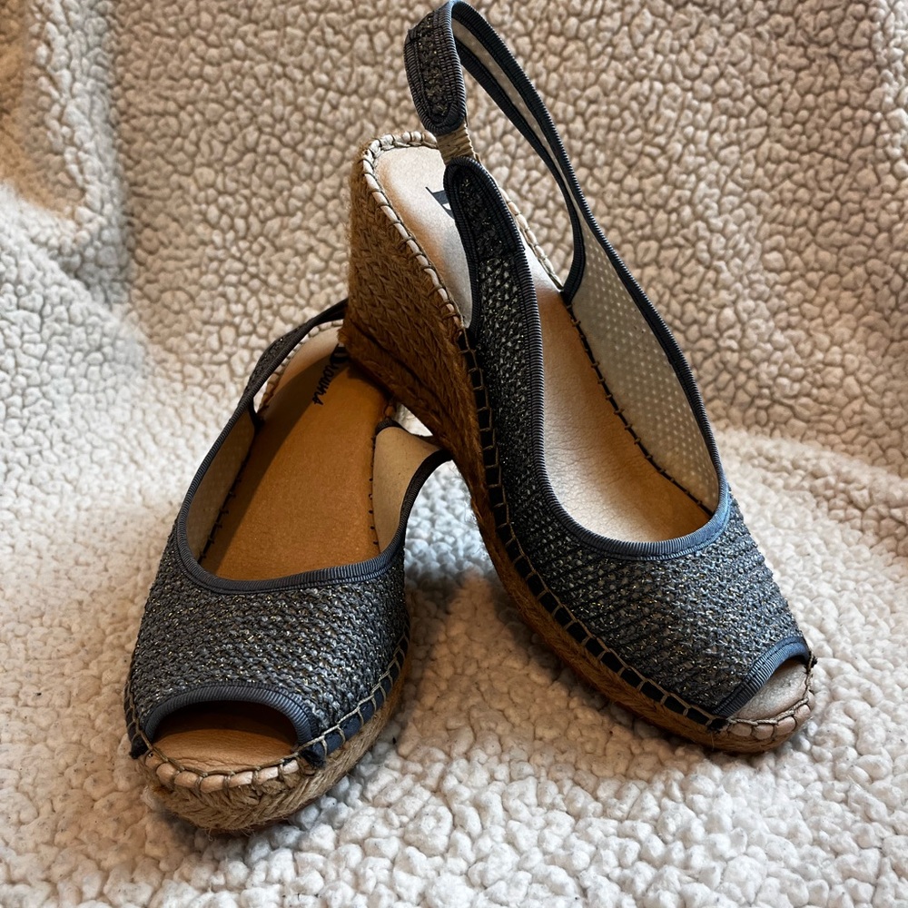 Stylish Black Wedge Sandals